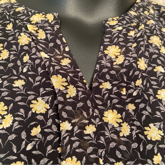 Laura Ashley women’s floral blouse in size 9 - Picture 4 of 7